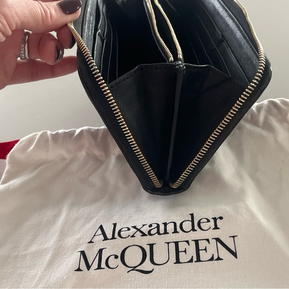 Alexander McQueen - Black Pebble
Leather Skull Zip-Around Oversized Wallet EUC - Picture 11 of 15